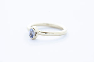 ELLIPSE ring - 14K yellow gold w. pale purple spinel stone
