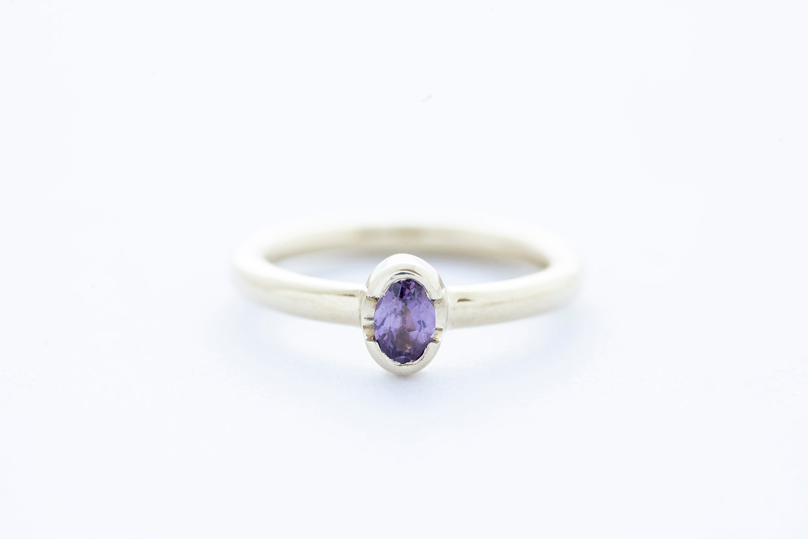 ELLIPSE ring - 14K yellow gold w. lavender purple spinel stone
