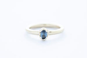 ELLIPSE ring - 14K yellow gold w. azure blue spinel stone