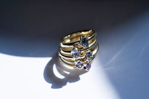 ELLIPSE ring - 14K yellow gold w. pastel purple spinel stone
