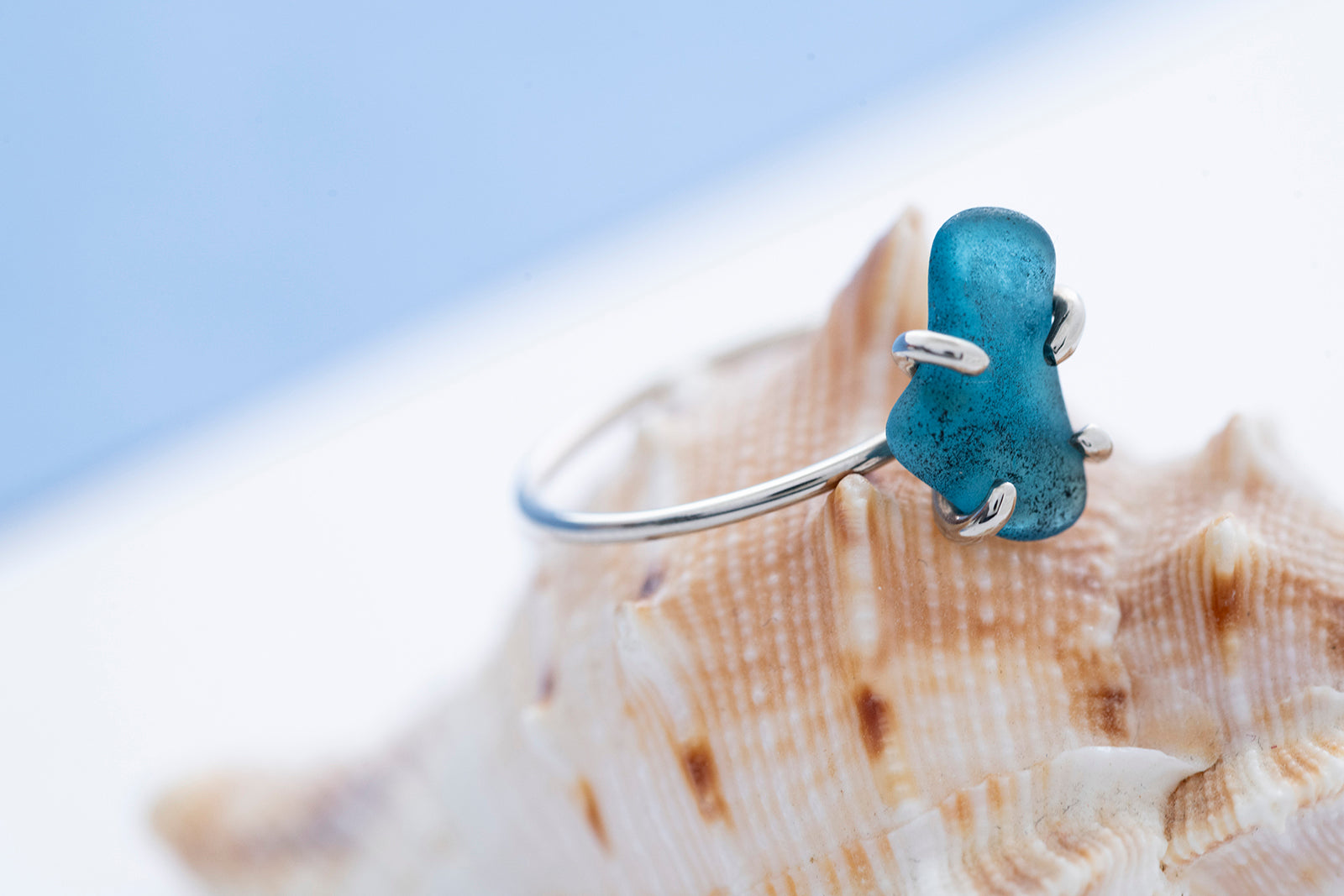 OCEAN GLASS ring - 14K white gold - blue