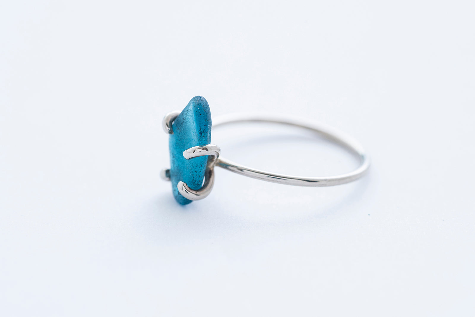 OCEAN GLASS ring - 14K white gold - blue