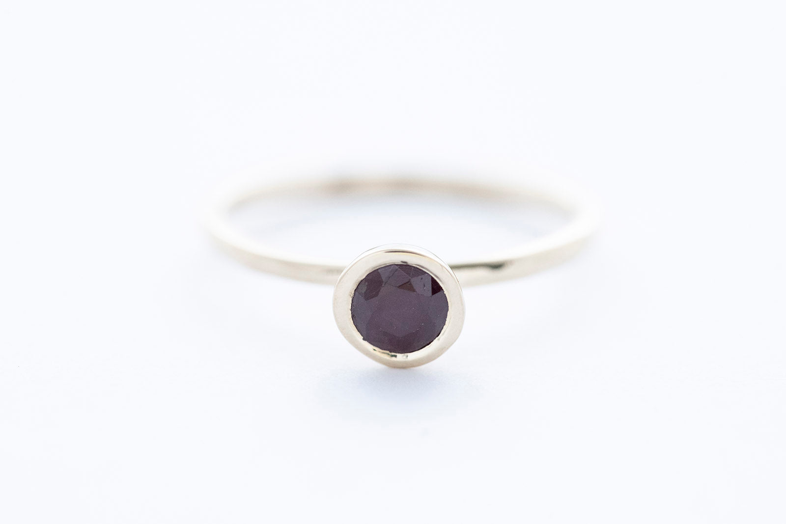 REEF ring - 14K yellow gold w. ruby