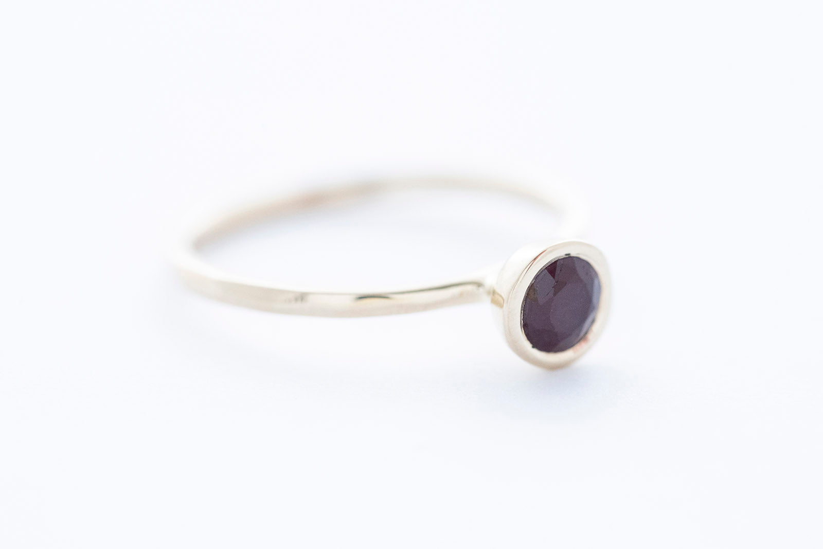 REEF ring - 14K yellow gold w. ruby