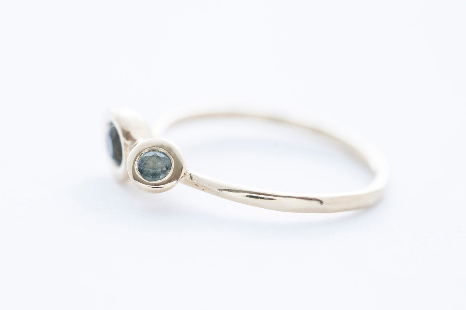 REEF DOUBLE ring - 14K yellow gold | w. tourmaline and sapphire