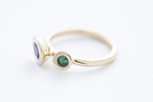 REEF DOUBLE EXTRA ring - 14K yellow gold | w. tanzanite and emerald