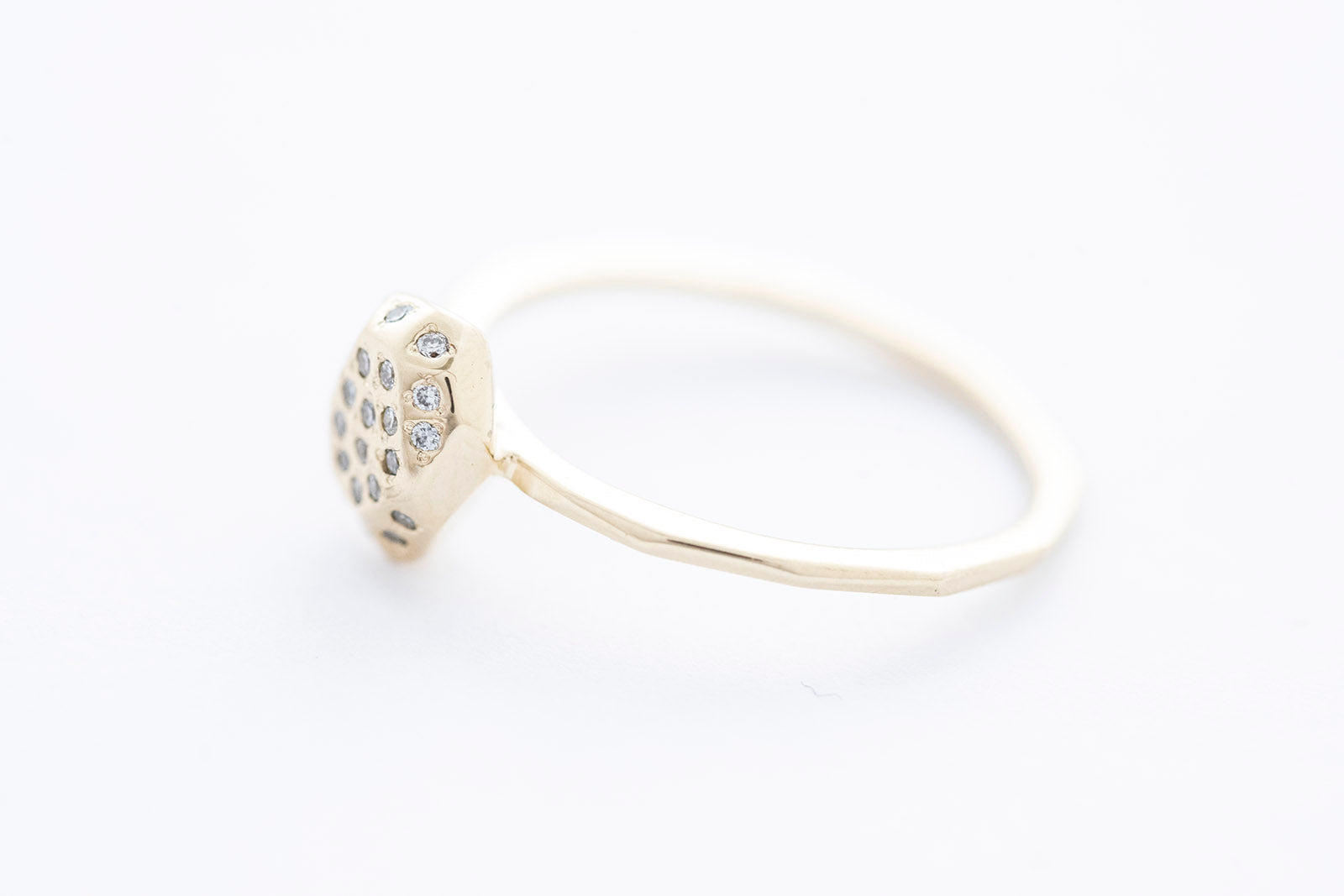 FAZETTE DELUXE ring | 14k yellow gold w. 24 white diamonds