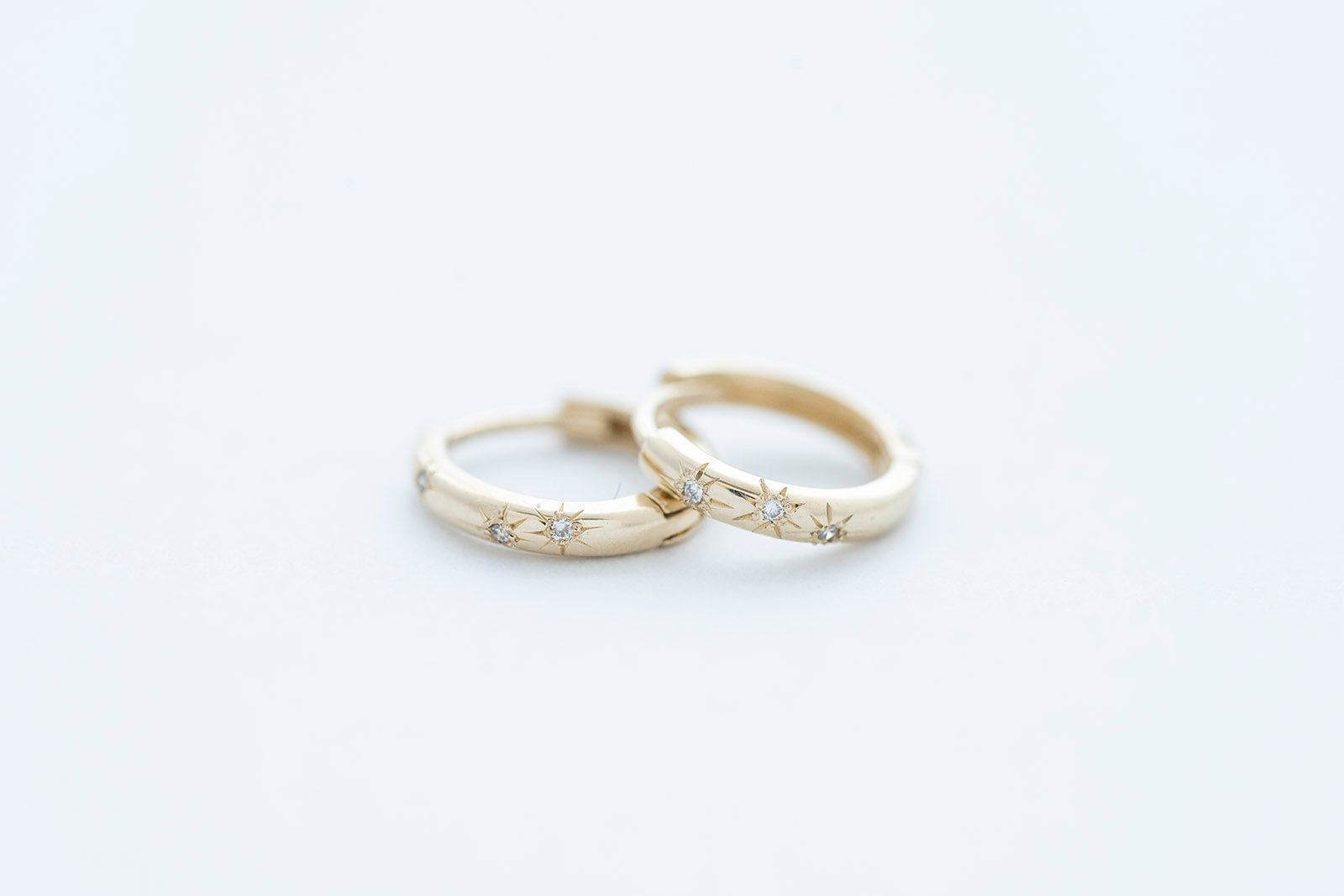 SERA earring - 14K yellow gold with 6 white diamonds