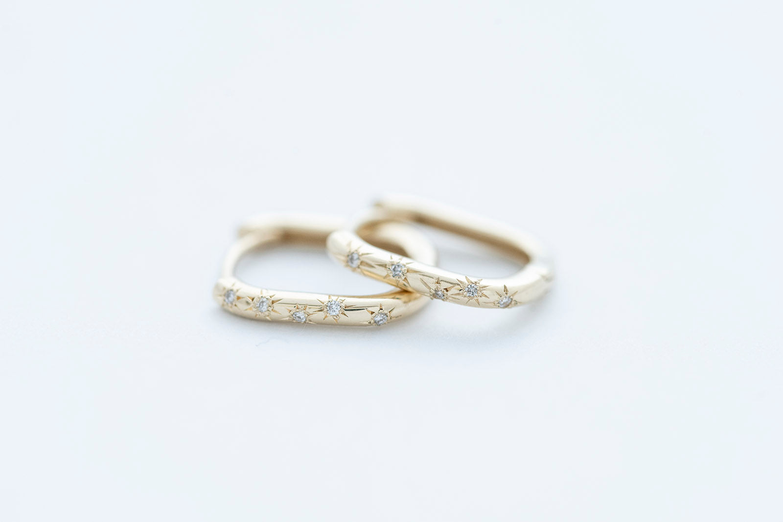 SERA earring - 14K yellow gold with 10 white diamonds