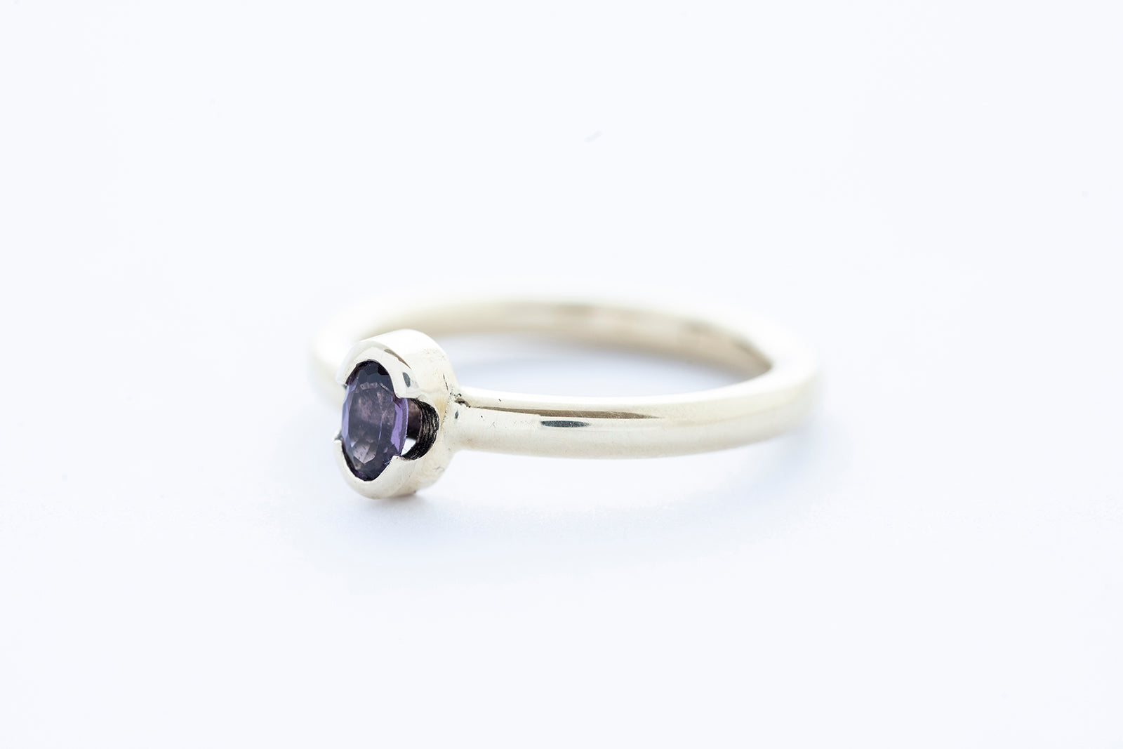 ELLIPSE ring - 14K yellow gold w. orchid purple spinel stone