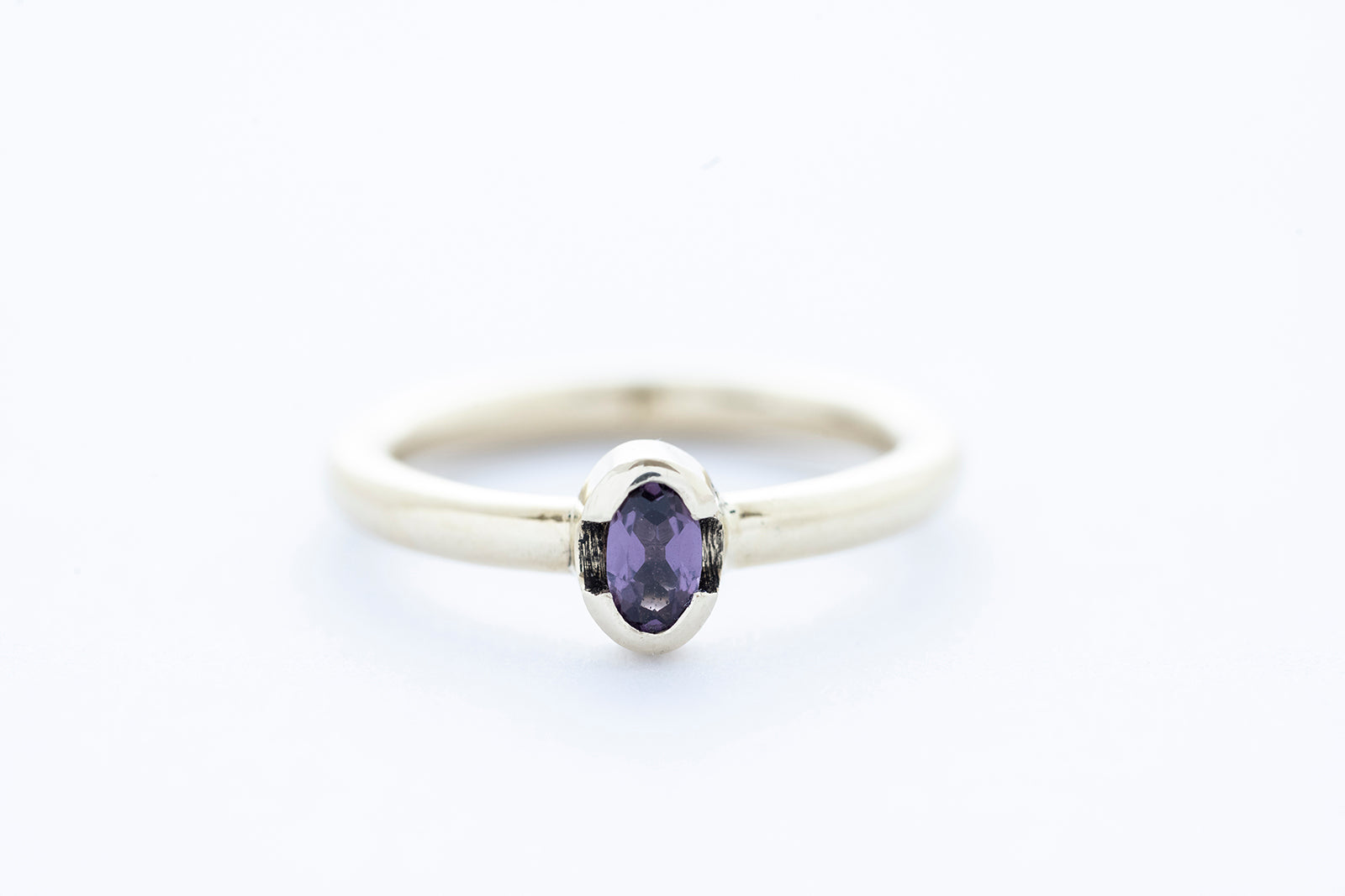 ELLIPSE ring - 14K yellow gold w. orchid purple spinel stone