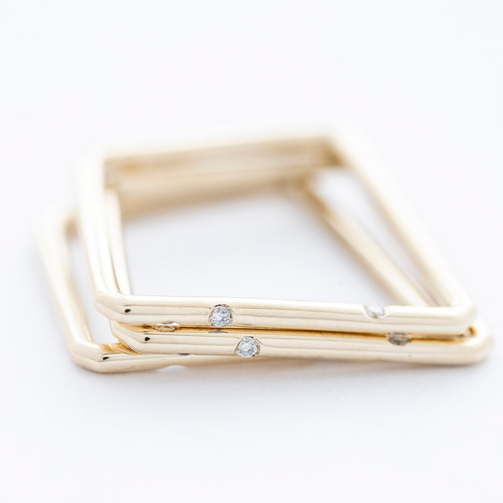 PURE ring | 14K yellow gold w. three white diamonds