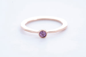 FAZETTE SOLITAIRE ring | 14K rose gold w. pink sapphire