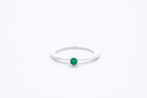 FAZETTE SOLITAIRE ring w. green emerald