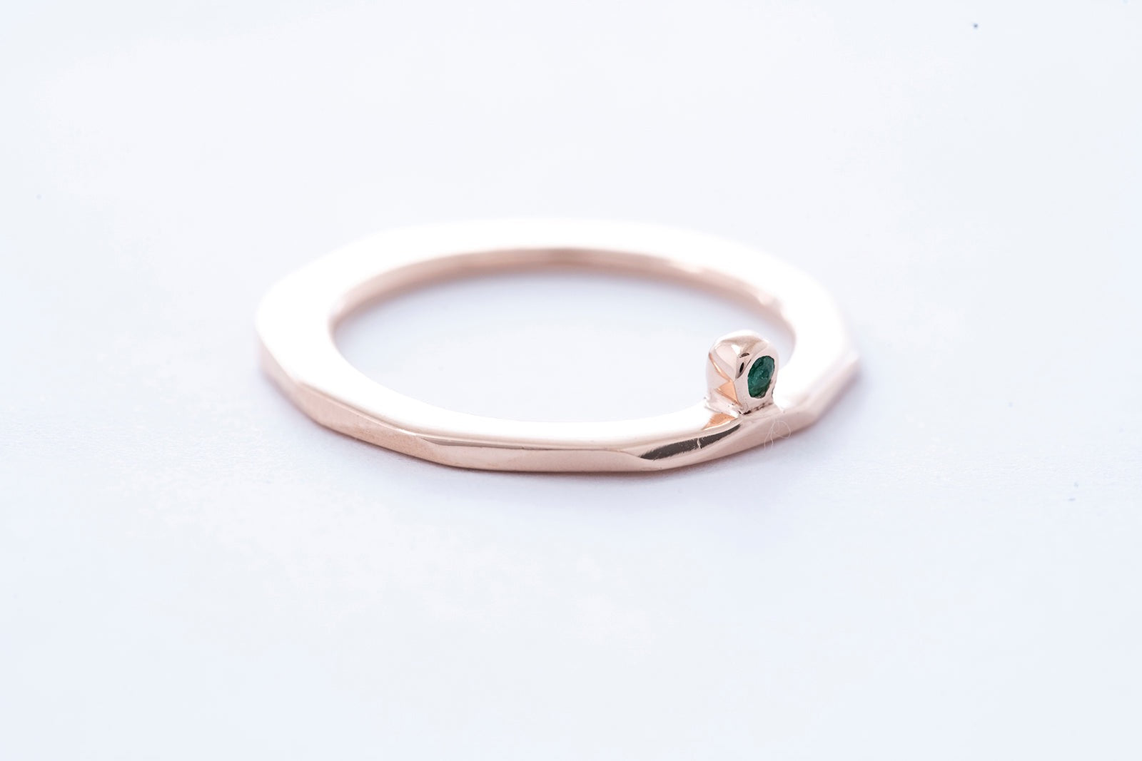 FAZETTE TIARA ring | 14K rose gold w. green emerald