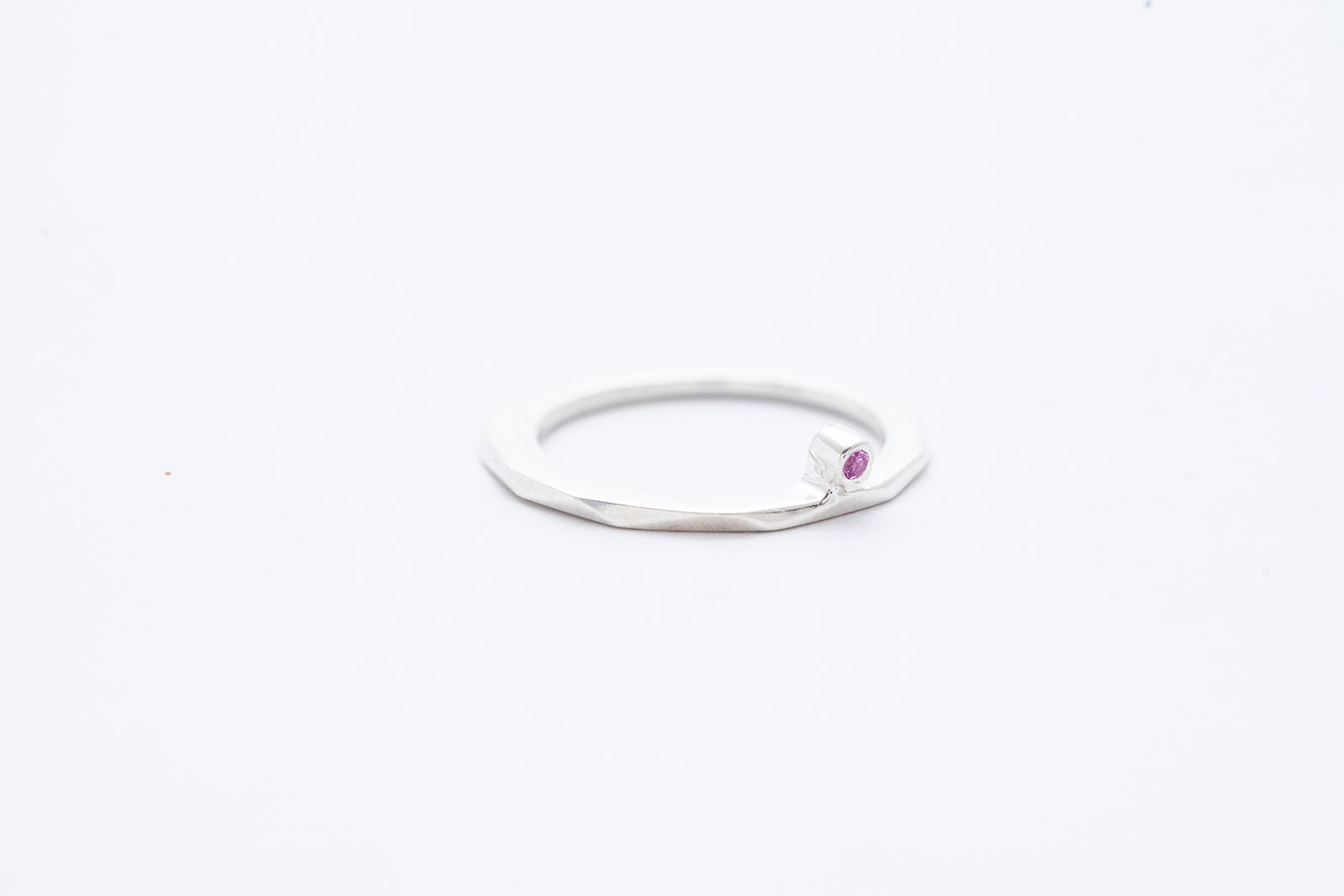 FAZETTE TIARA ring w. light pink sapphire