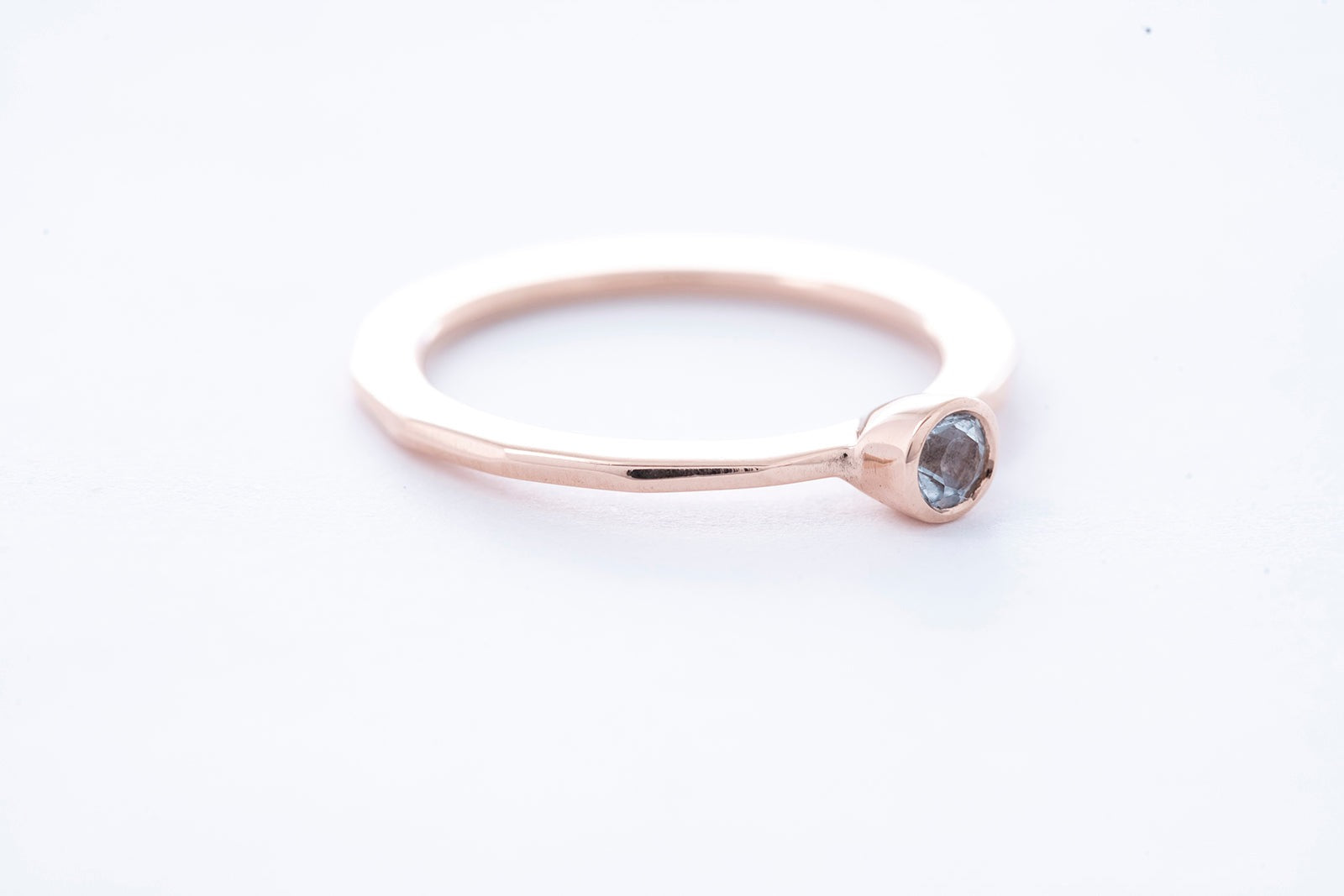 FAZETTE SOLITAIRE ring | 14K rose gold w. pale blue aquamarine