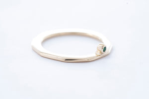 FAZETTE TIARA ring | 14K yellow gold w. green emerald