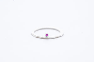 FAZETTE TIARA ring w. dark pink sapphire