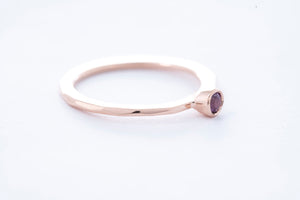 FAZETTE SOLITAIRE ring | 14K rose gold w. pink sapphire