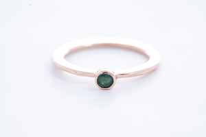 FAZETTE SOLITAIRE ring | 14K rose gold w. green emerald