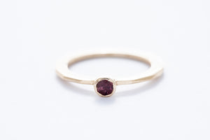 FAZETTE SOLITAIRE ring | 14K yellow gold w. ruby | large
