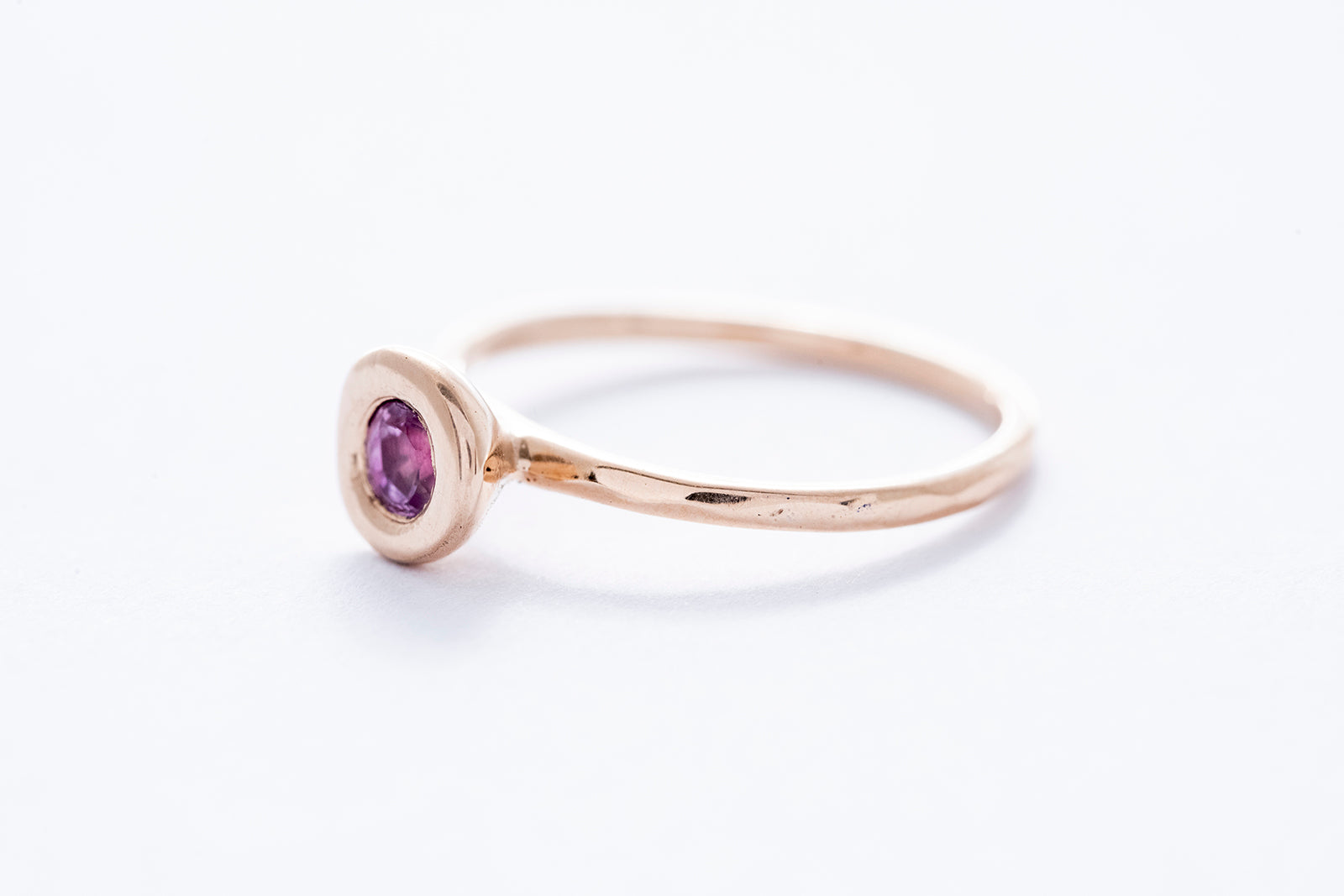 REEF ring - 14K rose gold w. purple pink sapphire | small
