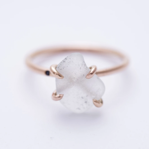 OCEAN GLASS rose gold gyűrű - fehér üveg, fekete gyémánt